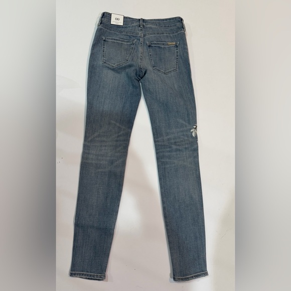 White House Black Market Floral Embroidered Skinny Jeans 00R NWT $130 - Picture 3 of 5